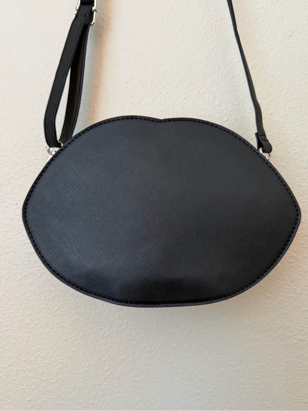 Mad Engine Vampire Kiss Crossbody - Picture 4 of 6